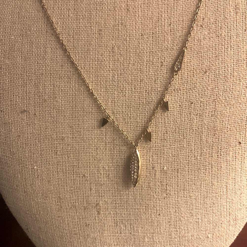 Pretty gold Stella and dot layering necklace adjustable to three lengths. EUC